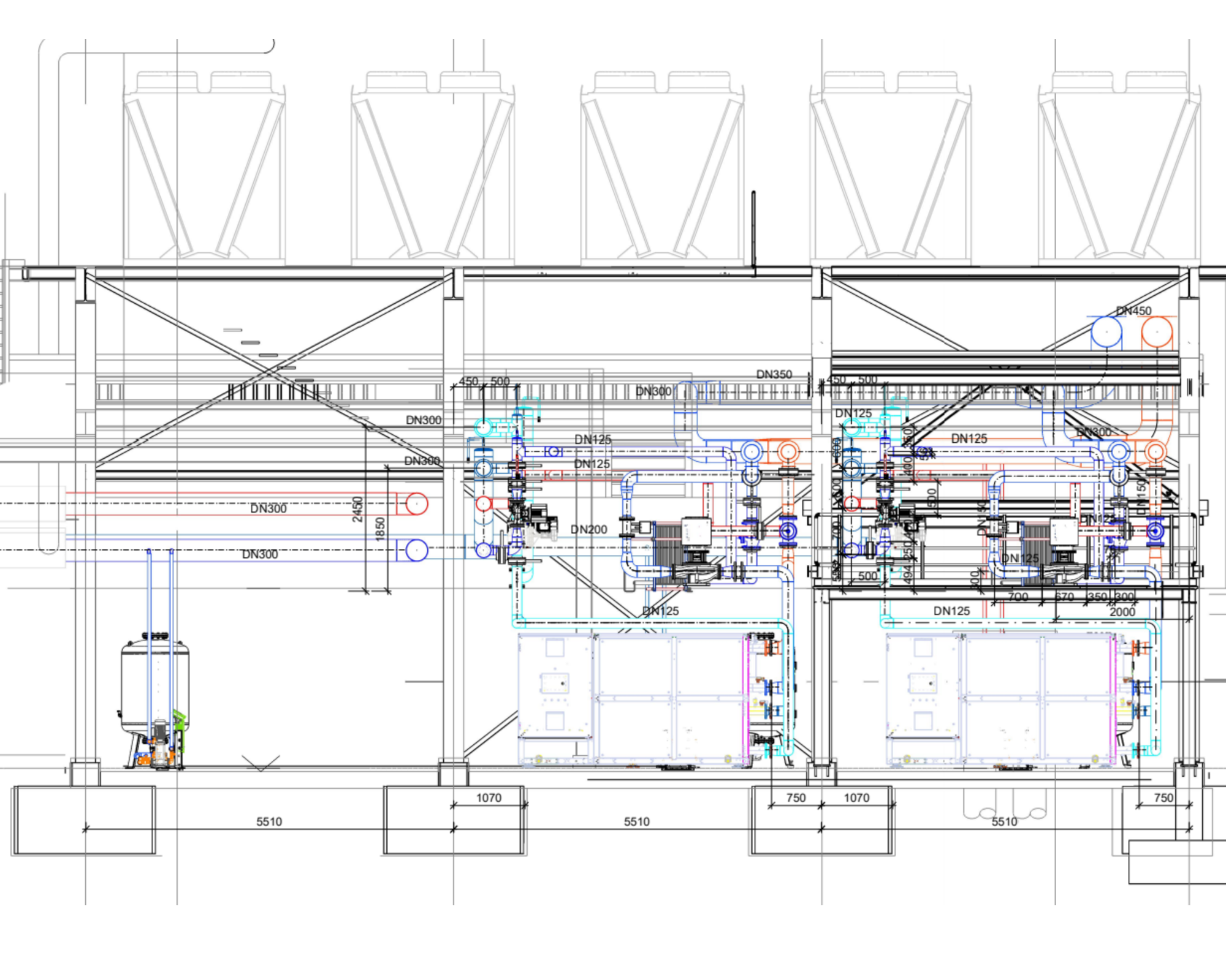 Konstruktionsplan einer Kälteanlage mit Stahlträgern, DN300/DN200/DN125 Pipes und Maßangaben